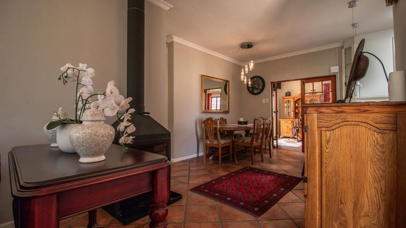 3 Bedroom Property for Sale in Uitzicht Western Cape